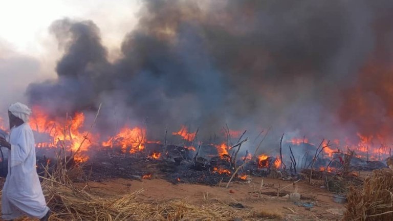 Σουδάν: Παιδί 3 ετών νεκρό και 13 τραυματίες σε πυρκαγιά που σάρωσε καταυλισμό εκτοπισμένων