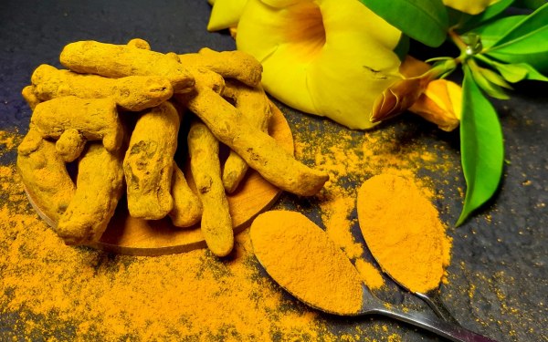 Όλα όσα αξίζει να ξέρεις για τον κουρκουμά και τα πολλαπλά οφέλη του