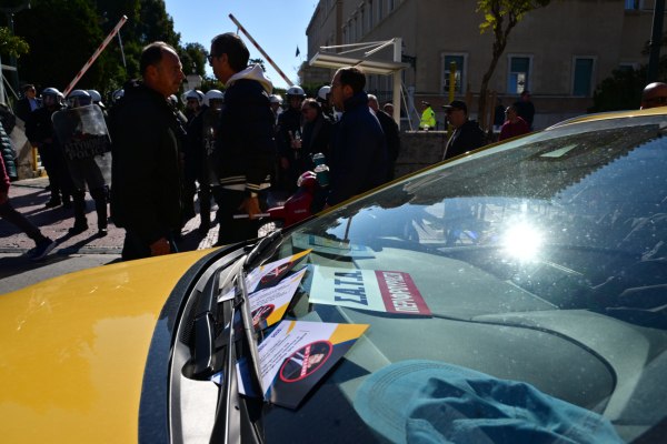 Ταξί: Κλιμακώνουν με νέες απεργίες – Σκληραίνει την στάση του ο ΣΑΤΑ