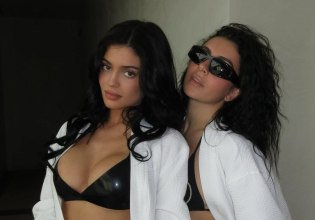 «The Moment»: Η Charli xcx απόλαυσε ιδιαιτέρως τη συνεργασία της με την Κάιλι Τζένερ