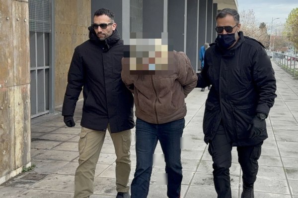 Θεσσαλονίκη: Απολογούνται οι δύο άνδρες για τις δολοφονίες δύο γυναικών