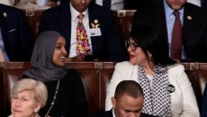 Ρατσιστική επίθεση Τραμπ σε μουσουλμάνες βουλευτές που θα έπρεπε «να εισαχθούν σε ψυχιατρείο» πριν απελαθούν