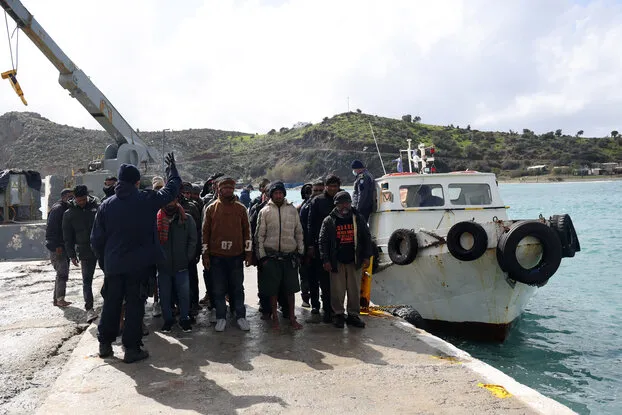 Πώς συνέβη το ναυάγιο στους Καλούς Λιμένες – Στο Ηράκλειο 87 μετανάστες, αγωνία για τους αγνοούμενους