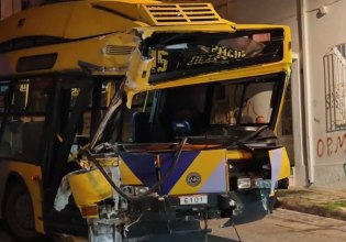 Τροχαίο με τρόλεϊ στα Άνω Πετράλωνα – Έπεσε πάνω σε πολυκατοικία