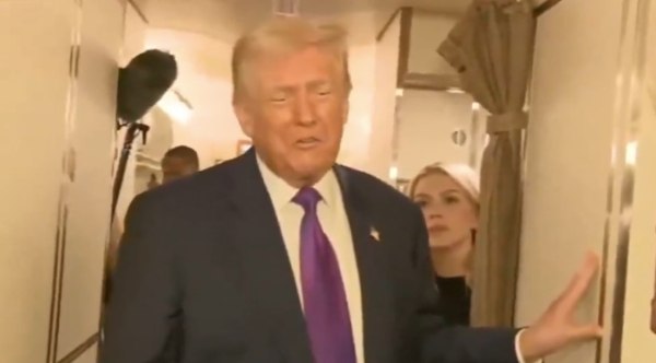 Σκάνδαλο Επσταϊν: «Πολύ λυπηρή» για τον Τραμπ η σύλληψη του έκπτωτου πρίγκιπα Αντριους