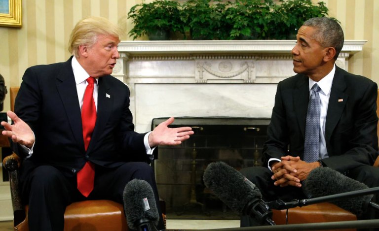Ο Τραμπ κατηγορεί τον Ομπάμα για αποκάλυψη «διαβαθμισμένων πληροφοριών» όταν αστειεύτηκε για τους εξωγήινους