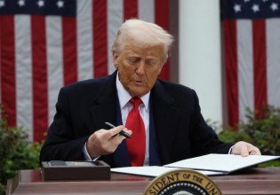 Ο Τραμπ υπέγραψε το διάταγμα για τον νέο παγκόσμιο δασμό 10%