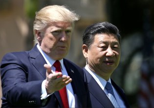 Ο Τραμπ διαβεβαιώνει πως θα υποδεχτεί τον Σι Τζινπίνγκ «προς το τέλος της χρονιάς» στον Λευκό Οίκο