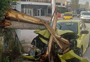 Τροχαίο στα Σπάτα – Έκοψε στα δύο κολώνα ηλεκτροδότησης