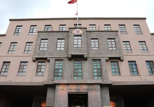 Τουρκία: Το υπουργείο Αμυνας διαψεύδει δημοσιεύματα περί κοινής ναυπήγησης πολεμικών πλοίων με τις ΗΠΑ