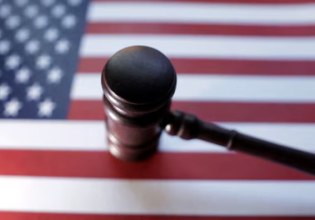 ΗΠΑ: «Παράνομη» η απέλαση παράτυπων μεταναστών σε τρίτες χώρες, κρίνει ομοσπονδιακός δικαστής