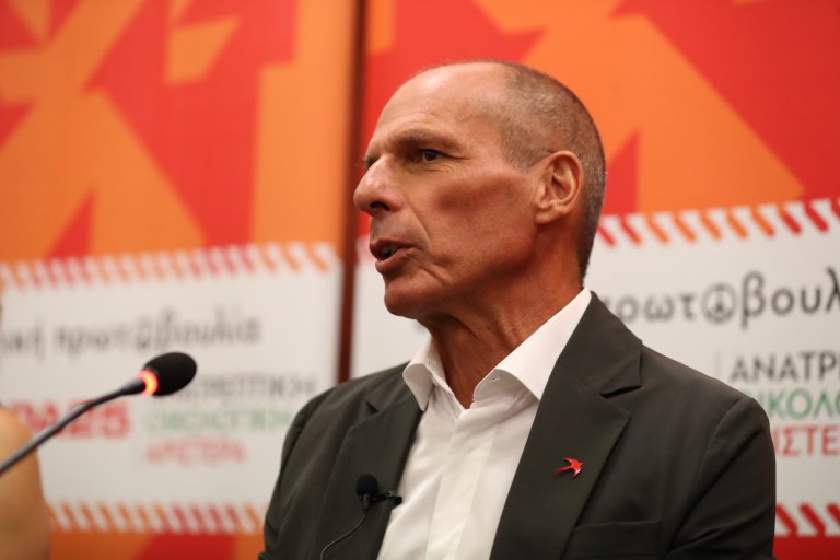 Γ. Βαρουφάκης: Οι Αρχές εξαντλούν την αυστηρότητά τους και τον παραπέμπουν σε δίκη μετά τις δηλώσεις για τα ναρκωτικά