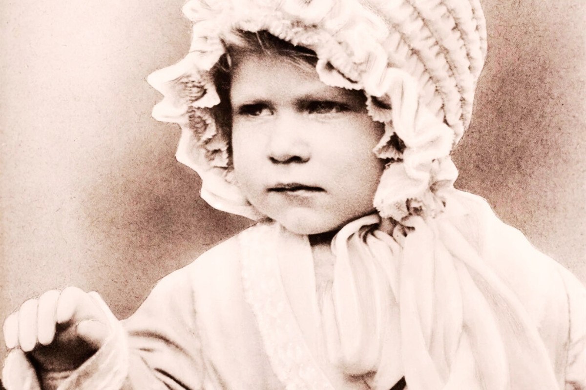 Βασίλισσα Ελισάβετ, ετών 10: Στο σφυρί τα παιδικά χρόνια της Λίλιμπετ – Το σκάνδαλο, η γκουβερνάντα, η τιμωρία