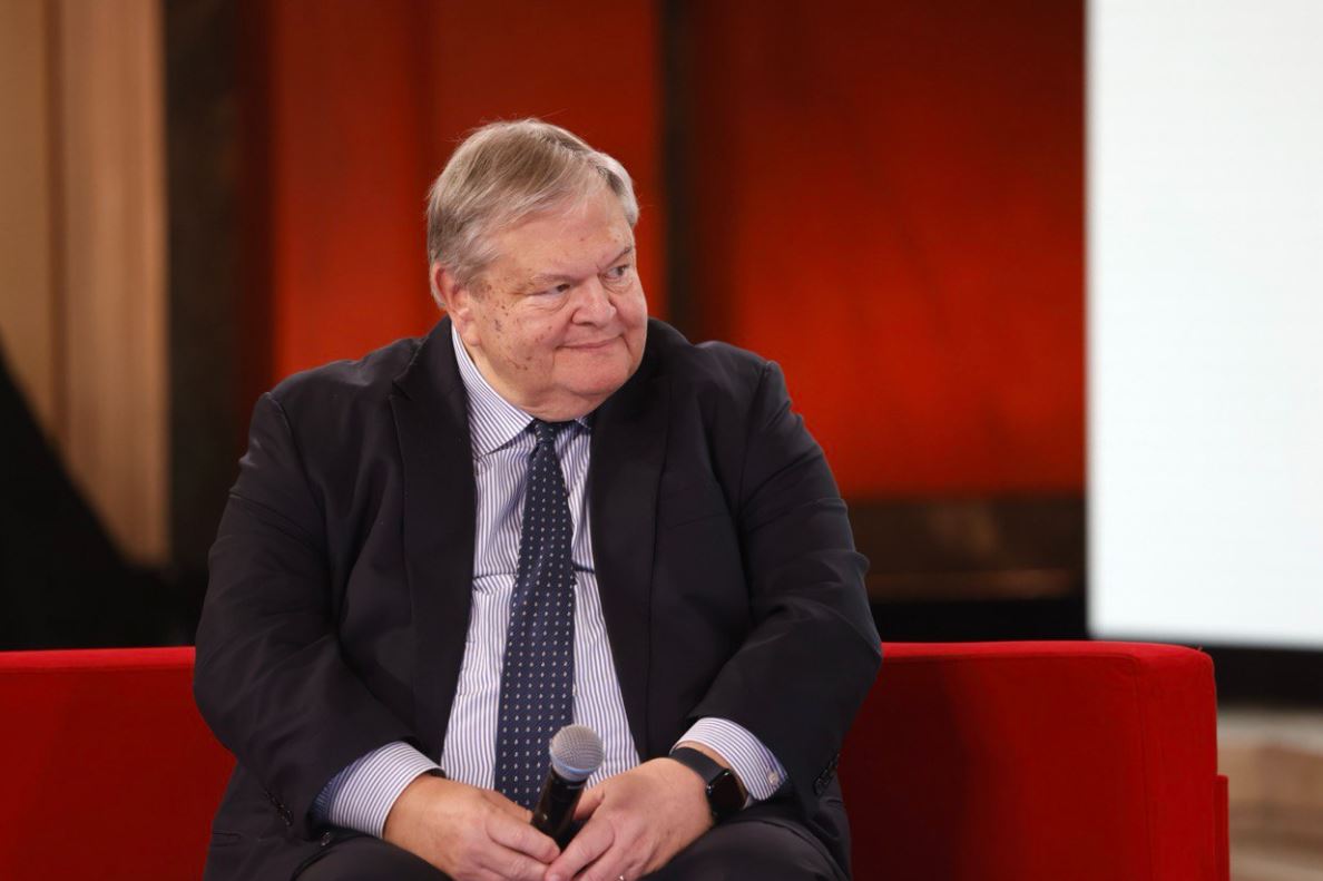 Ευάγγελος Βενιζέλος: Πρέπει η χώρα να καταστεί έστω τυπικά διακυβερνήσιμη πριν το Σύνταγμα καταστεί αναθεωρήσιμο