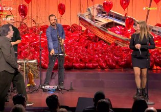 «Είναι καλοκαίρι μες στους χειμώνες» – Η Ιουλία Καραπατάκη «μάγεψε» με την εμφάνισή της στο «Αλ Τσαντίρι Νιούζ»