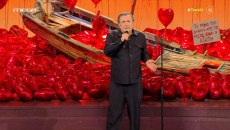 Το «Αλ Τσαντίρι Νιούζ» είναι ξανά εδώ! Με χορό και… Ferto ο Λάκης Λαζόπουλος μάς καλωσόρισε στην πρώτη εκπομπή του 2026!