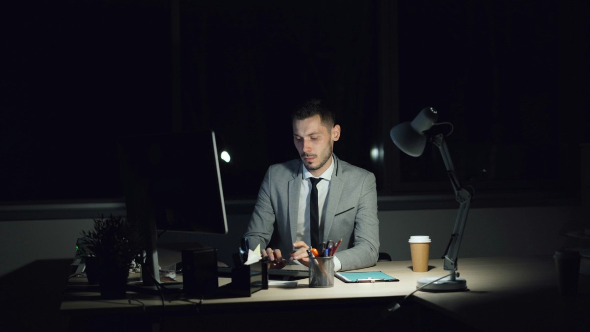 Workmonitor 2026: Δουλεύουν περισσότερο, ελπίζουν λιγότερο οι εργαζόμενοι στην Ελλάδα