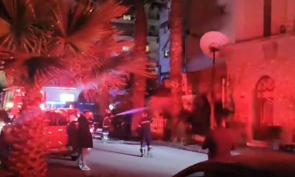 Μεγάλη φωτιά στο κέντρο του Βόλου – Συναγερμός στην Πυροσβεστική