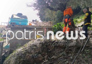 Κατάκολο: Ειδικό συνεργείο για την απομάκρυνση του βράχου που αποκολλήθηκε – Εκκενώθηκαν δέκα κατοικίες
