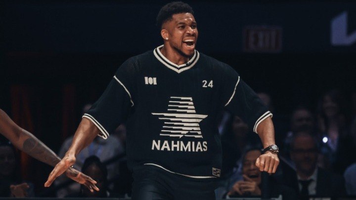 Αντετοκούνμπο: «Είμαι αφοσιωμένος στους Μπακς, είναι η ομάδα μου και την αγαπώ»