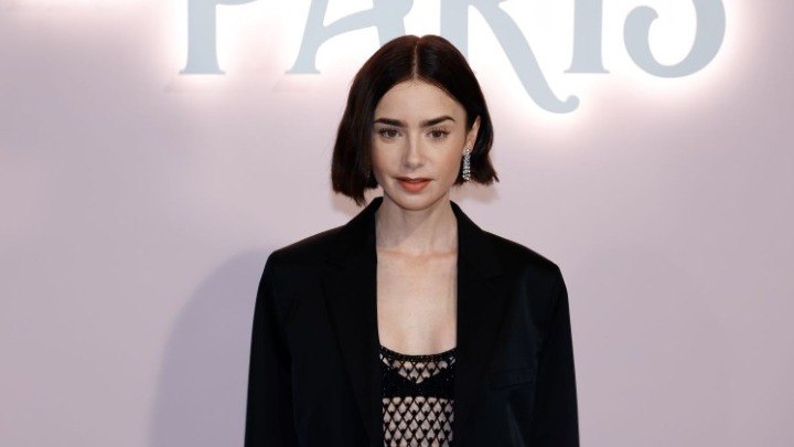 Λίλι Κόλινς: Η πρωταγωνίστρια του «Emily s in Paris» γίνεται η Όντρεϊ Χέπμπορν στο «Breakfast at Tiffany’s»
