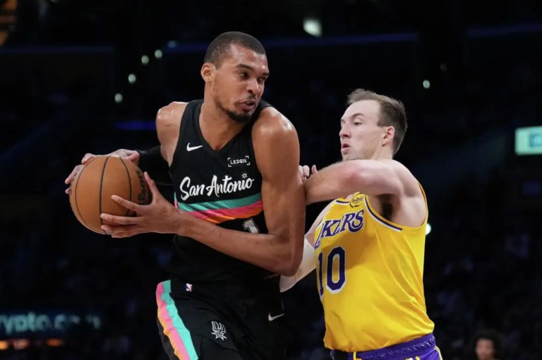 Με ιστορική εμφάνιση του Γουεμπανιάμα οι Σπερς διέλυσαν τους Λέικερς – Τα αποτελέσματα του NBA (vids)