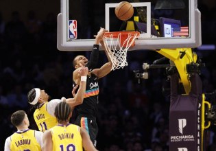 Με ιστορική εμφάνιση του Γουεμπανιάμα οι Σπερς διέλυσαν τους Λέικερς – Τα αποτελέσματα του NBA (vids)