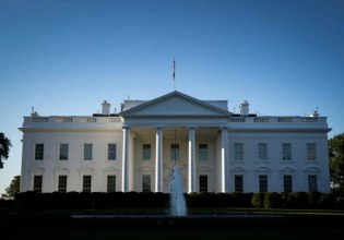 Λευκός Οίκος: Η κυβέρνηση Τραμπ καταργεί ορισμένους δασμούς έπειτα από την απόφαση του Ανωτάτου Δικαστηρίου