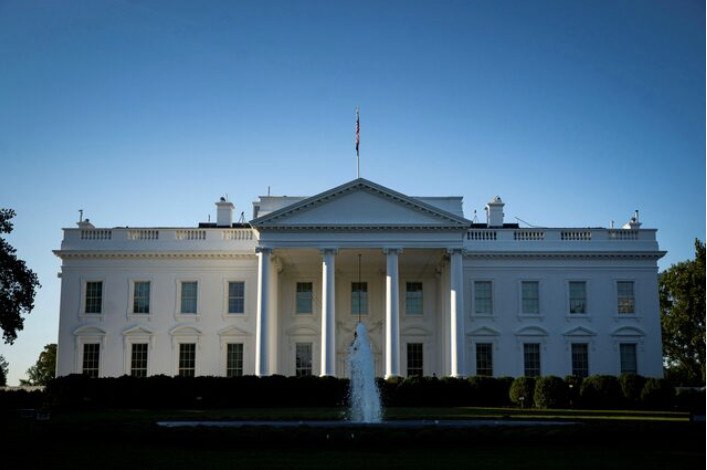 Λευκός Οίκος: Η κυβέρνηση Τραμπ καταργεί ορισμένους δασμούς έπειτα από την απόφαση του Ανωτάτου Δικαστηρίου