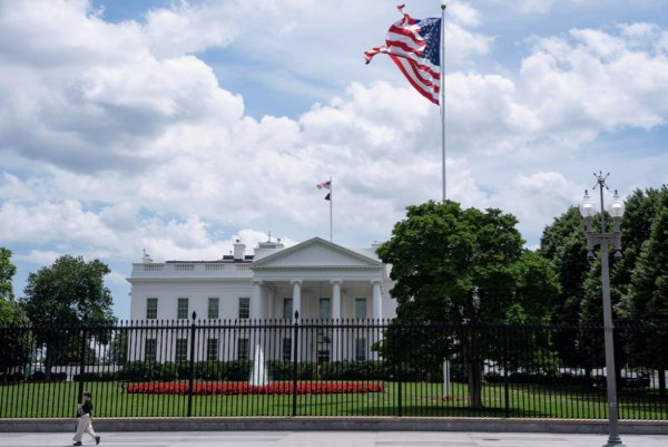 Ιράν: Ο Λευκός Οίκος υπενθυμίζει ότι ο Τραμπ έχει «πολλές επιλογές» στη διάθεσή του «πέρα από τη διπλωματία»