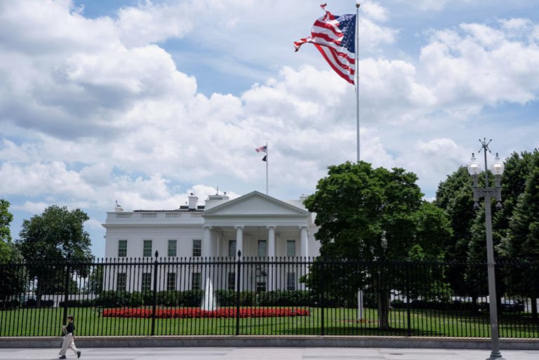 Ιράν: Ο Λευκός Οίκος υπενθυμίζει ότι ο Τραμπ έχει «πολλές επιλογές» στη διάθεσή του «πέρα από τη διπλωματία»