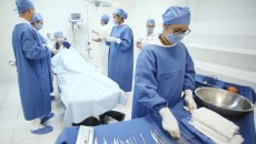 Οι πλαστικοί χειρουργοί στις ΗΠΑ τάσσονται κατά των επεμβάσεων φυλομετάβασης σε ανηλίκους 