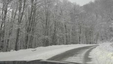 Σφοδρή χιονόπτωση στον Λαϊλιά Σερρών – Aυτοκίνητα ακινητοποιήθηκαν, κλήσεις στο 112