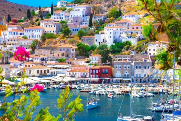 Hydra in the Spotlight as Brad Pitt Films on Island