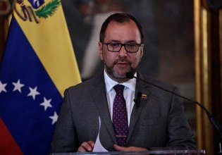 Βενεζουέλα και Δομινικανή Δημοκρατία αποκαθιστούν τις προξενικές υπηρεσίες και τις αεροπορικές συνδέσεις