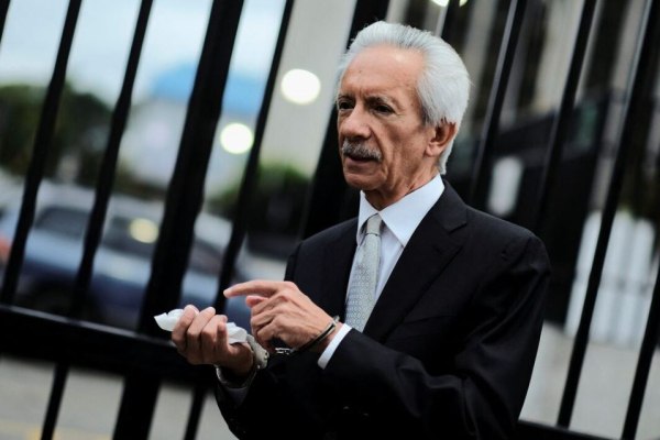 Γουατεμάλα: Ο δημοσιογράφος Ρουβέν Σαμόρα βγαίνει από τη φυλακή και τίθεται σε κατ’ οίκον κράτηση