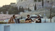 Η Ιουλία Καραπατάκη και οι Αταρ του Ταρ live στο Κύτταρο