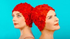 «Κολυμπώντας στον αέρα»: Πρεμιέρα στο θέατρο 104