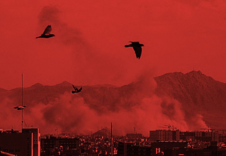 Η ειρήνη ήταν σε απόσταση αναπνοής, και τότε οι ΗΠΑ και το Ισραήλ επιτέθηκαν στο Ιράν