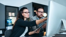 Eurostat: Ποιοι πτυχιούχοι δυσκολεύονται περισσότερο στην εύρεση σχετικής εργασίας