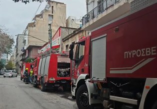 Φωτιά σε ακατοίκητο κτίριο στο Μεταξουργείο – Κατέρρευσε τμήμα της στέγης