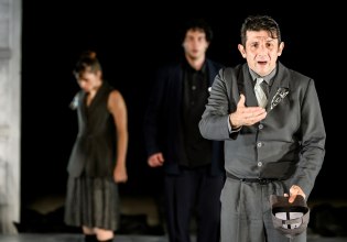 Η «Αντιγόνη» του Σοφοκλή σε σκηνοθεσία Θέμη Μουμουλίδη επιστρέφει το καλοκαίρι