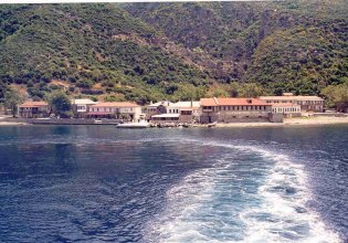 Άγιον Όρος: Όχημα έπεσε στη θάλασσα στο λιμάνι της Δάφνης