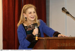 Πέμη Ζούνη: Αποκαλύπτει τον χωρισμό με τον συζυγό της