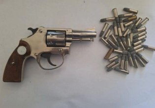 Κρήτη: Δύο συλλήψεις για όπλο σφαίρες και χιλιάδες κροτίδες