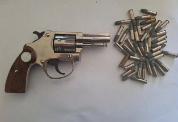 Κρήτη: Δύο συλλήψεις για όπλο, σφαίρες και χιλιάδες κροτίδες