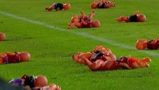 Οπαδοί της Ροσάριο πέταξαν φουσκωτές κούκλες με φανέλες της Νιούελς στο γήπεδο (vid)