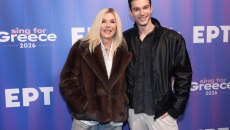 Νίκος Κοσώνας: Ο γιος της Δάφνης Μπόκοτα μιλά για την παράσταση που εμφανίζεται γυμνός στη σκηνή