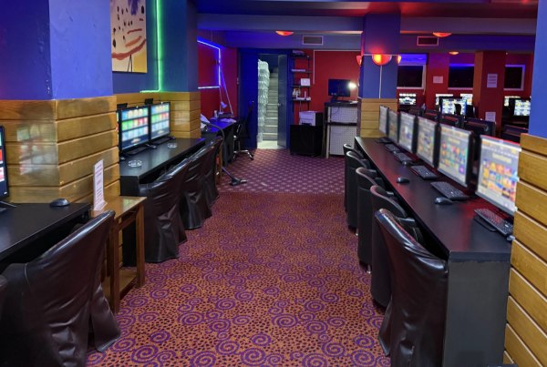 Αυτές είναι οι λέσχες της «ομοσπονδίας» του παράνομου τζόγου με τα φρουτάκια – Πώς νομιμοποιούσαν τα κέρδη εκατομμυρίων