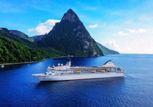 15 χρόνια, 147 λιμάνια, 380.000 ευρώ: Καλοκαίρι για πάντα στο κρουαζιερόπλοιο-πολιτεία Οδύσσεια